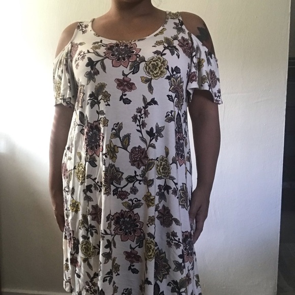 Forever 21 Contemporary cold shoulder dress - Picture 2 of 7